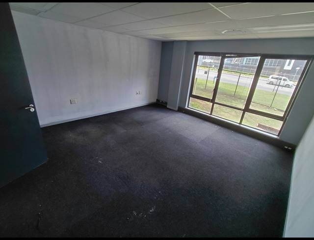 344M² OFFICE TO LET IN MAGALIESSIG